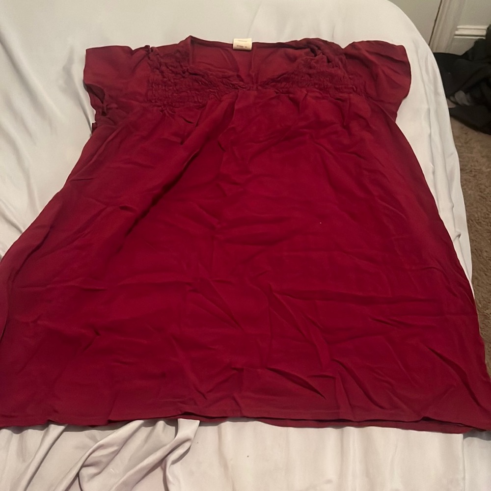 Size medium and Burgundy